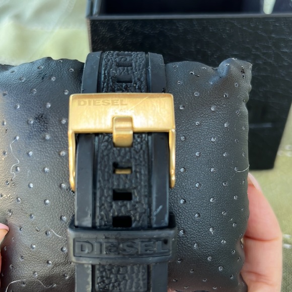 DIESEL WATCH - Picture 2 of 3